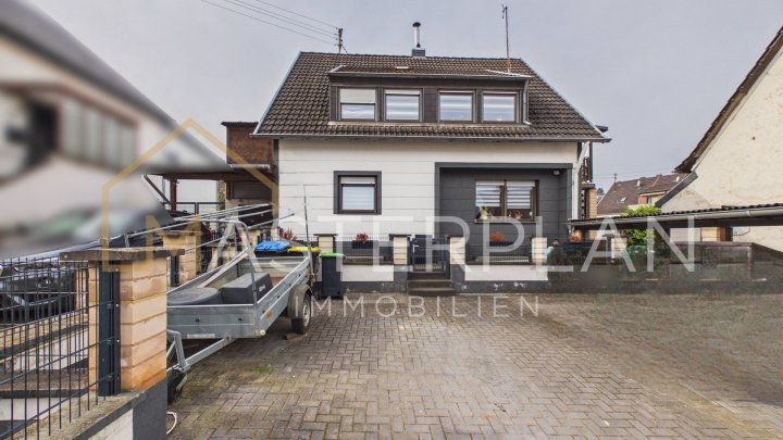 2 Wohnungen. 1 Traumgrundstück. Unzählige Möglichkeiten