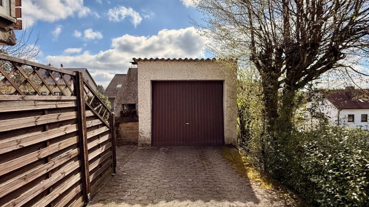 Ein- bis Zweifamilienhaus in Friedrichsthal auf insgesamt ca. 163 m² mit sonnigem Garten