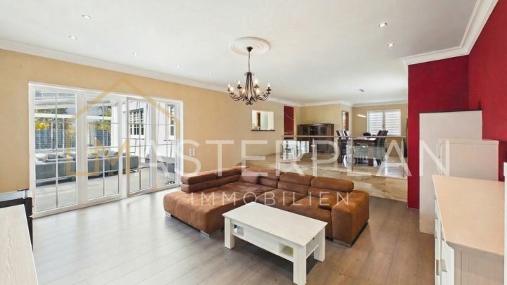 Einfamilienhaus mit Einliegerwohnung, Pool und herrlichem Garten