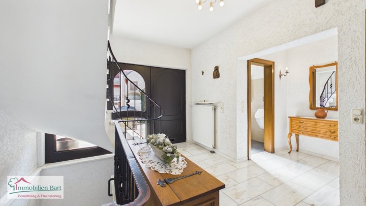 GRENZNÄHE: BUNGALOW MIT EINLIEGERWOHNUNG IN TOP WOHNLAGE MIT FERNSICHT!