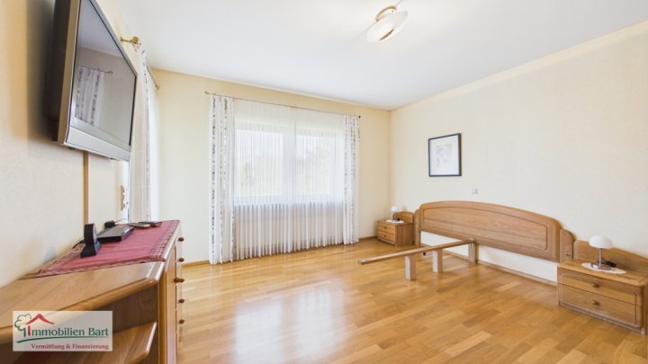 GRENZNÄHE: BUNGALOW MIT EINLIEGERWOHNUNG IN TOP WOHNLAGE MIT FERNSICHT!