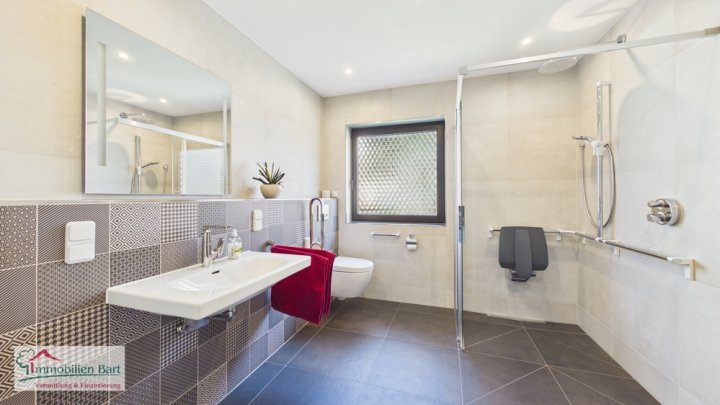 GRENZNÄHE: BUNGALOW MIT EINLIEGERWOHNUNG IN TOP WOHNLAGE MIT FERNSICHT!