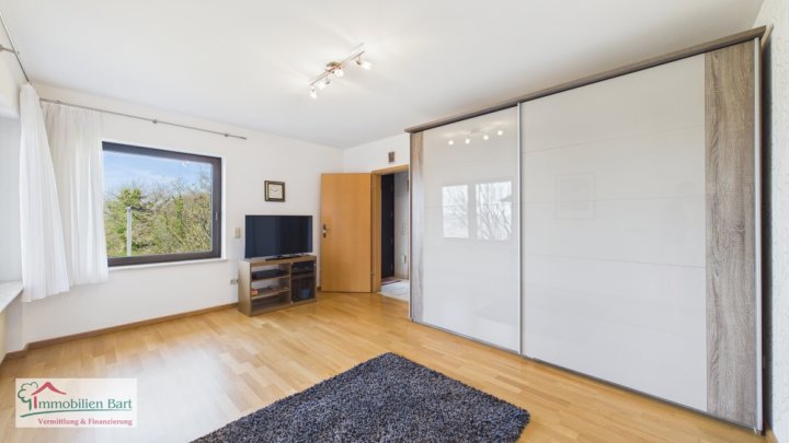 GRENZNÄHE: BUNGALOW MIT EINLIEGERWOHNUNG IN TOP WOHNLAGE MIT FERNSICHT!