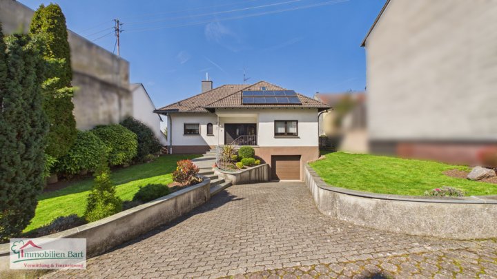 GRENZNÄHE: BUNGALOW MIT EINLIEGERWOHNUNG IN TOP WOHNLAGE MIT FERNSICHT!