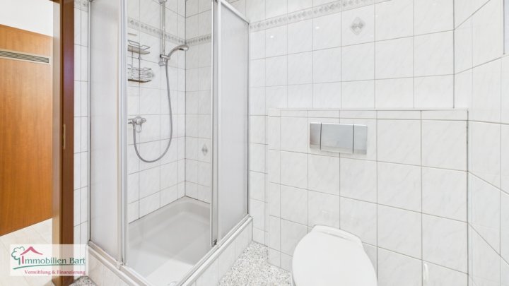 SCHÖNE 2-ZKB / ABSTELLRAUM / BALKON / GARAGE