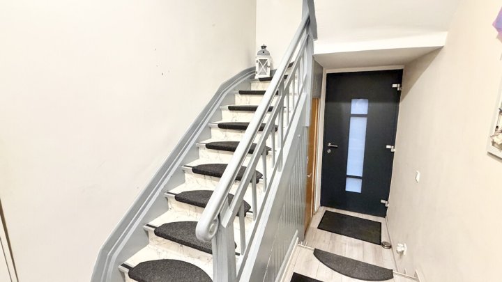 Freistehendes Einfamilienhaus mit Garten & Stellplätzen in Quierschied