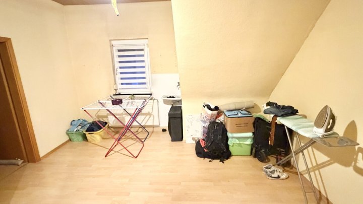 Freistehendes Einfamilienhaus mit Garten & Stellplätzen in Quierschied