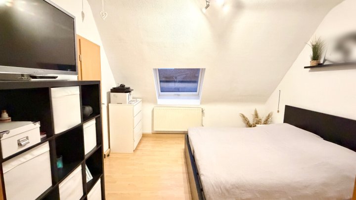 Freistehendes Einfamilienhaus mit Garten & Stellplätzen in Quierschied