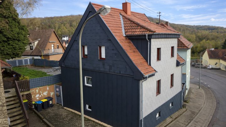 Freistehendes Einfamilienhaus mit Garten & Stellplätzen in Quierschied