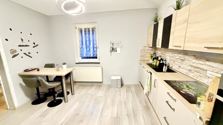 Freistehendes Einfamilienhaus mit Garten & Stellplätzen in Quierschied