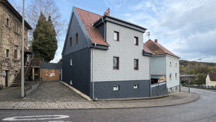Freistehendes Einfamilienhaus mit Garten & Stellplätzen in Quierschied