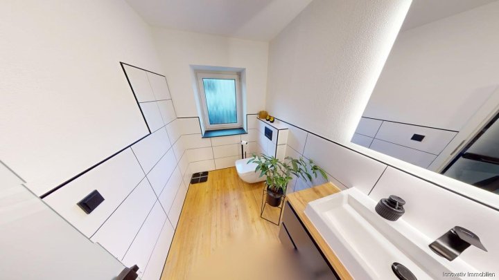 Kleines teilsaniertes Einfamilienhaus in Wohnungsgröße mit kleinem Garten für Handwerker