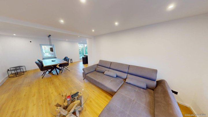 Kleines teilsaniertes Einfamilienhaus in Wohnungsgröße mit kleinem Garten für Handwerker