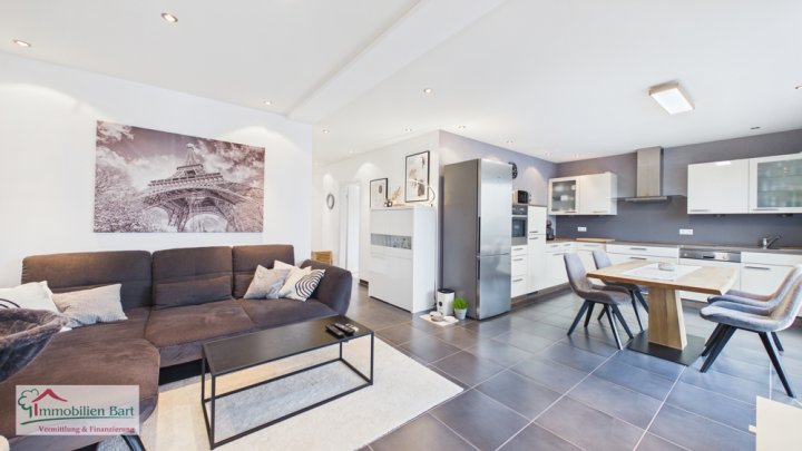 ORSCHOLZ: HELLE, SEHR GEPFLEGTE WOHNUNG (2 SCHLAFZI.) MIT ÜBERDACHTEM STELLPLATZ!