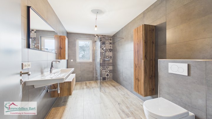 GRENZE LUXEMBURG: NEUE WOHNUNG MIT BALKON UND 33 M² GARAGE!