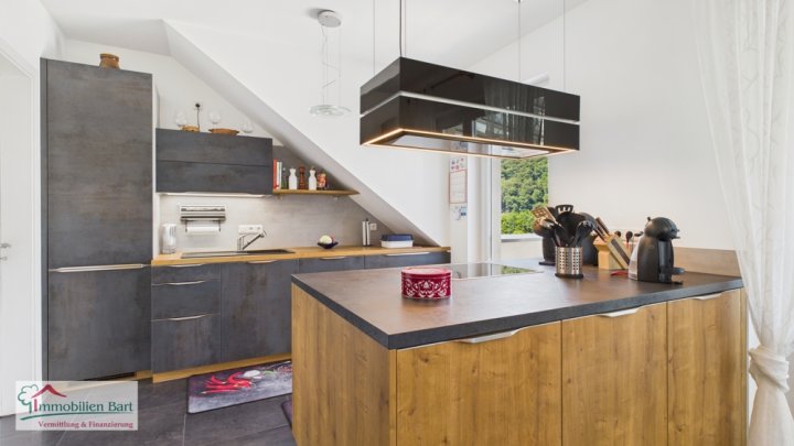 ALTERSGERECHTES WOHNEN! PENTHOUSE MIT GARAGE, WEITBLICK UND KOMFORT!