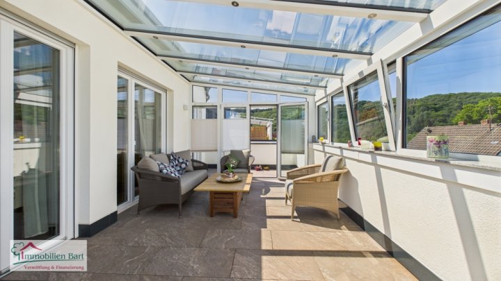 ALTERSGERECHTES WOHNEN! PENTHOUSE MIT GARAGE, WEITBLICK UND KOMFORT!