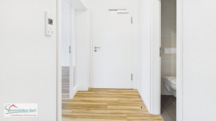 ALTERSGERECHTE WOHNUNG / SEPARATES WC / GROßER TIEFGARAGENSTELLPLATZ !