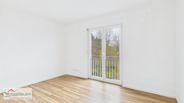 ALTERSGERECHTE WOHNUNG / SEPARATES WC / GROßER TIEFGARAGENSTELLPLATZ !