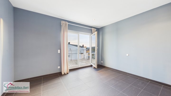 NEUWERTIGE 92 M² WOHNUNG / TIEFGARAGE / 2 SCHLAFZIMMER / 2 BÄDER