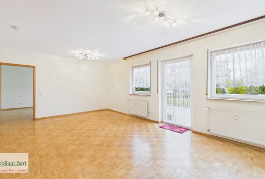 Wohnzimmer mit Zugang zum Schlafzimmer