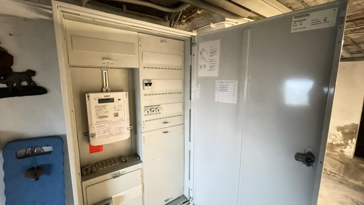 Einfamilienhaus mit Garten, Stellplatz und Wiesenfläche