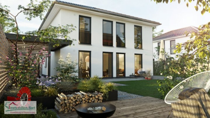 GRENZNÄHE: 21 AR BAUGRUNDSTÜCK MIT MASSIV GEBAUTER STADTVILLA