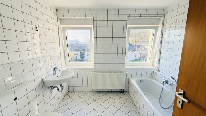 Attraktive und gut geschnittene 3 ZKB-Wohnung in zentraler Lage von Siersburg zu vermieten