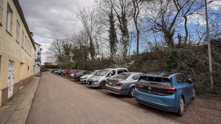 Hell und modern gehaltene Eigentumswohnung mit Balkon in zentraler Lage von Saarbrücken