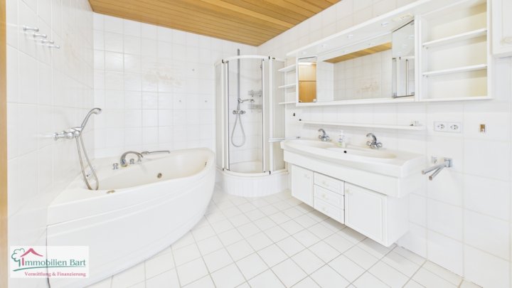 WOHNHAUS MIT 458 M² WOHNFLÄCHE IN LOSHEIM-HAUSBACH