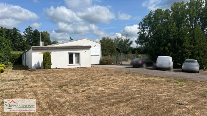 AN DER A8 ! GEWERBEBETRIEB AUF 2800 M² GRUNDSTÜCK!