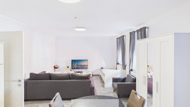 Kapitalanlage mit derzeit ca. 41.000,00 € Mieteinnahmen. Mit Steigerungspotenzial und Bauplatz.