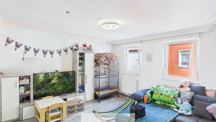 Kapitalanlage mit derzeit ca. 41.000,00 € Mieteinnahmen. Mit Steigerungspotenzial und Bauplatz.