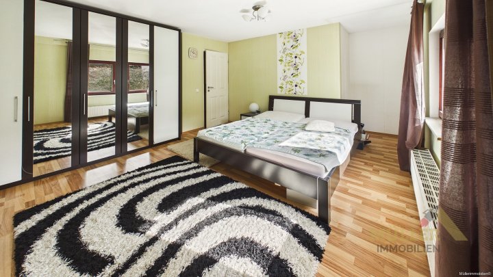 Doppelhaushälfte mit 105 m² Wohnfläche in ruhiger Lage mit Garten und Garage