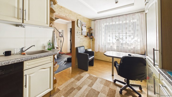 Doppelhaushälfte mit 105 m² Wohnfläche in ruhiger Lage mit Garten und Garage