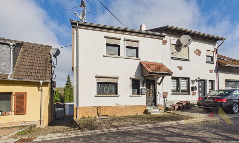 Doppelhaushälfte mit 105 m² Wohnfläche in ruhiger Lage mit Garten und Garage