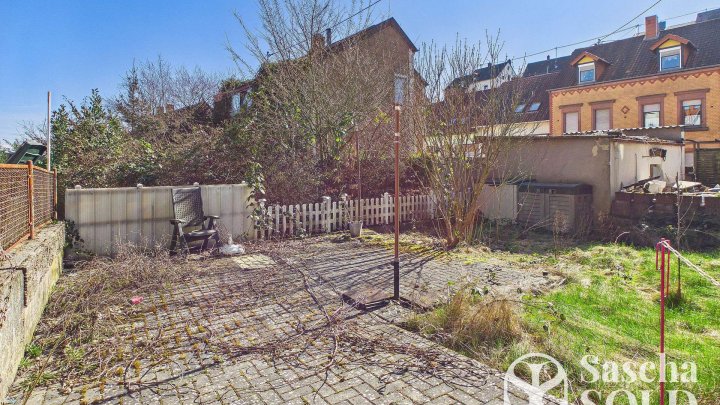 Kleines Handwerkerhaus in Elversberg mit Garten, Terrasse, Stellplatz & beheiztem Partyraum