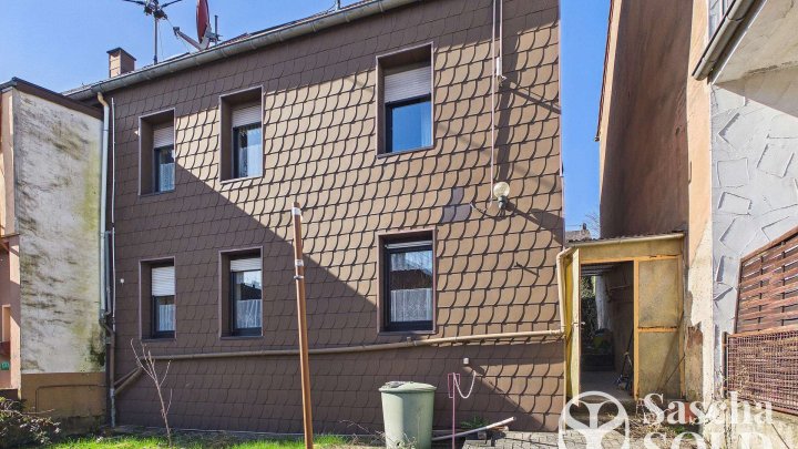 Kleines Handwerkerhaus in Elversberg mit Garten, Terrasse, Stellplatz & beheiztem Partyraum