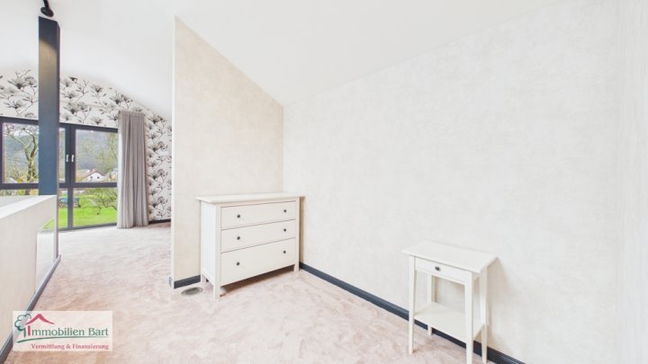 NEUWERTIGES, EXKLUSIVES WOHNHAUS IN TOP WOHNLAGE VON SERRIG (BEI SAARBURG)