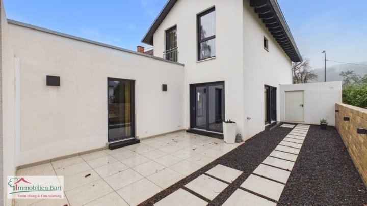 NEUWERTIGES, EXKLUSIVES WOHNHAUS IN TOP WOHNLAGE VON SERRIG (BEI SAARBURG)