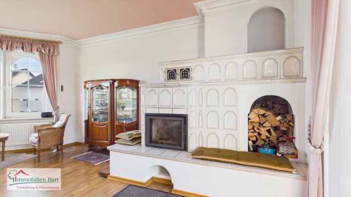 GRENZNÄHE: 4 GROßE GARAGEN / 276 M² WOHNHAUS / SOFORT VERFÜGBAR!