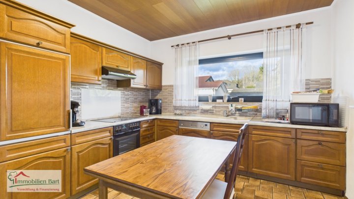 AUF INS FAMILIENGLÜCK!

GROßER, VOLL UNTERKELLERTER BUNGALOW IN TOP-LAGE!