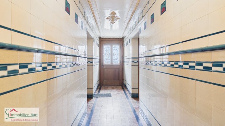 GRENZE L-SCHENGEN: BAUERNHAUS MIT GROßEN NEBENGEBÄUDEN IN PERL-BORG!