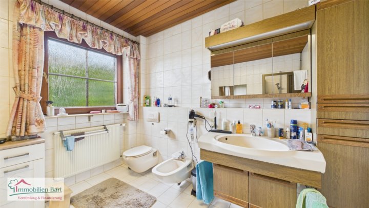 LOSHEIM: SOFORT VERFÜGBAR! GEPFLEGTES WOHNHAUS MIT TOLLEM GARTEN IN GEFRAGTER WOHNLAGE!