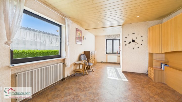 GRENZE LUXEMBURG: 4 GARAGEN / GEPFLEGTES WOHNHAUS MIT 2 WOHNUNGEN / SOFORT VERFÜGBAR!