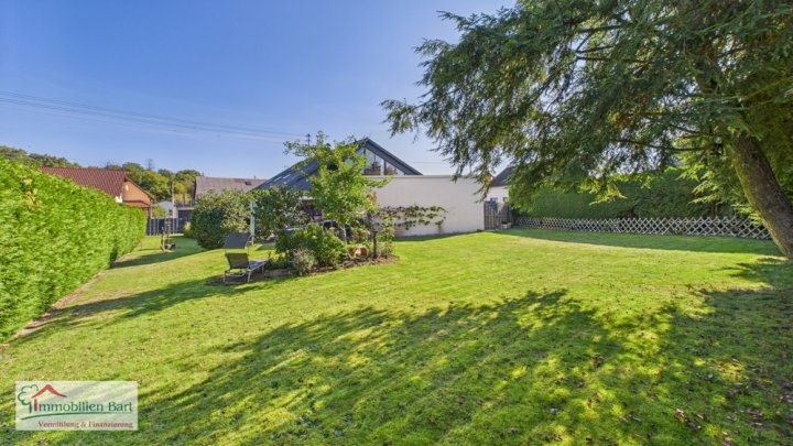 GRENZE LUXEMBURG: 4 GARAGEN / GEPFLEGTES WOHNHAUS MIT 2 WOHNUNGEN / SOFORT VERFÜGBAR!