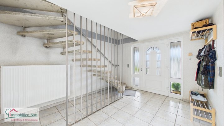 GEPFLEGTES ANWESEN MIT POOL AUF 30 AR IN TOP WOHNLAGE!