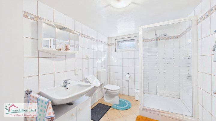 GRENZE LUXEMBURG: 5 SCHLAFZIMMER / 2 BÄDER / 3 GARAGEN IN PERL-BESCH!