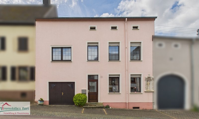 GRENZE L-SCHENGEN: GEPFLEGTES WOHNHAUS MIT GARTEN UND GARAGE