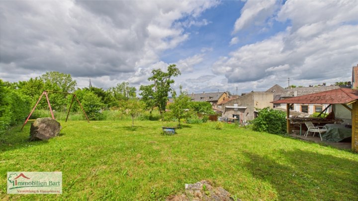 GRENZE L-SCHENGEN: GEPFLEGTES WOHNHAUS MIT GARTEN UND GARAGE